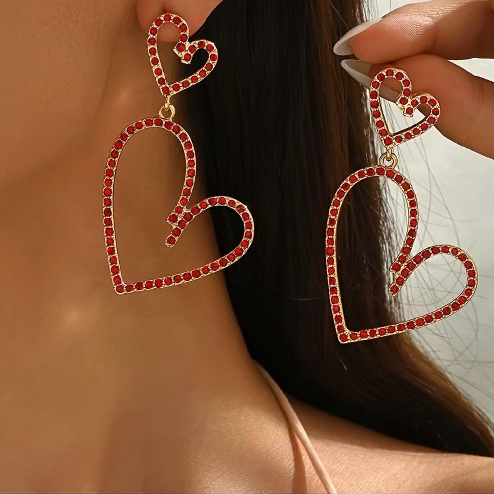 ♥️ Betsey Johnson stunning double heart red rhinestone dangle earrings ♥️